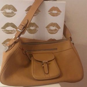 👜AMAZING DOONEY AND BOURKE SHOULDER BAG!!